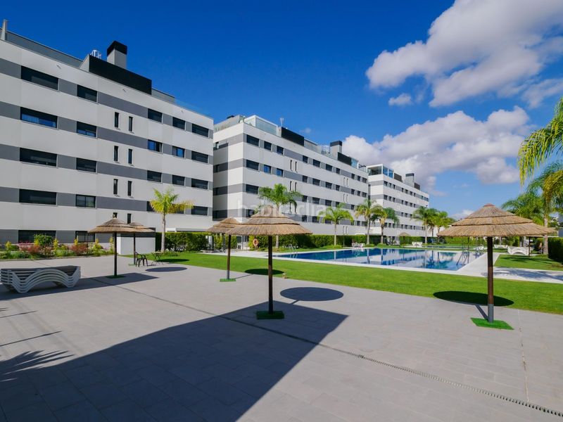 Foto 95e8e9ea-a66b-4103-82c3-f92a93487b71. Pis amb calefacció aparcament piscina a Los Álamos Torremolinos