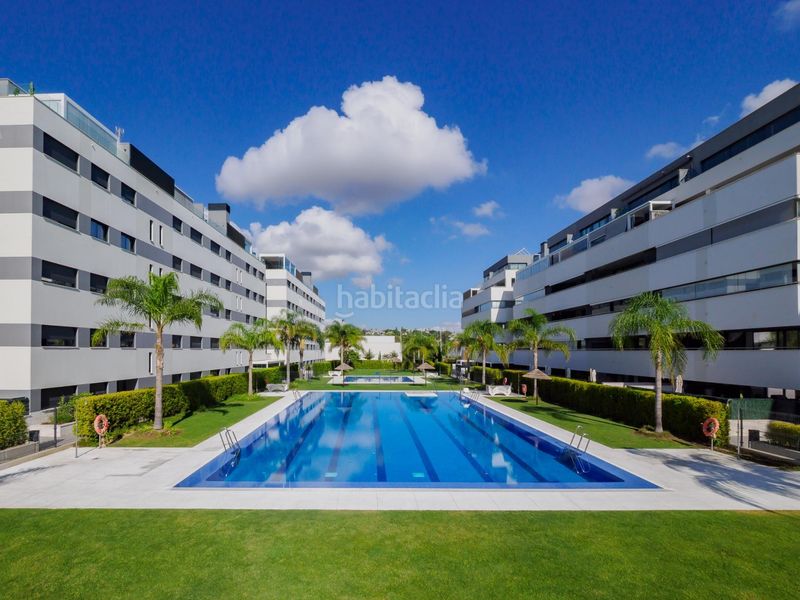 Foto a5276e0b-c398-439e-97ef-bab6be9d4af4. Pis amb calefacció aparcament piscina a Los Álamos Torremolinos