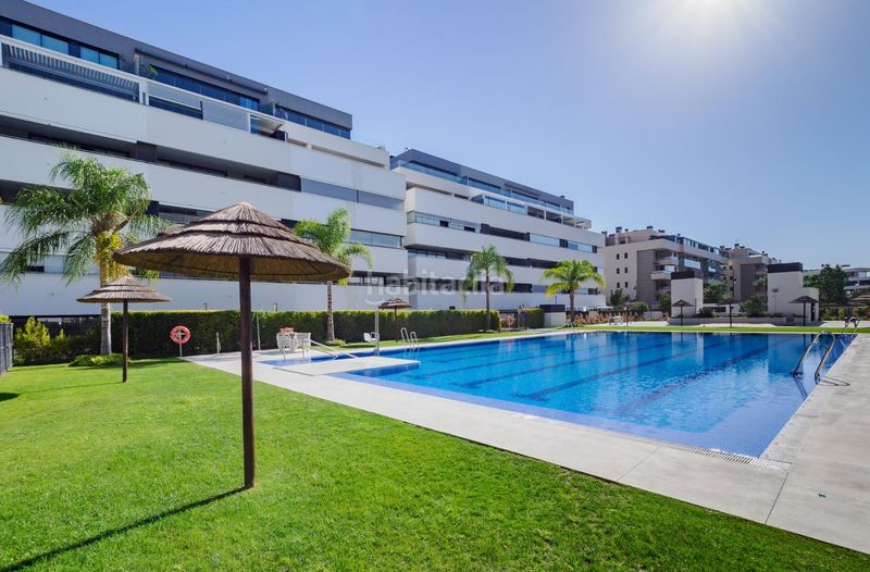 Foto a5d3827d-3a57-428b-9995-4861feac61dc. Pis amb calefacció aparcament piscina a Los Álamos Torremolinos