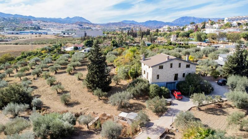 Foto 51ccb762-f580-49d4-bd27-a7dfd7888f4a. Masia amb aparcament piscina a Coín