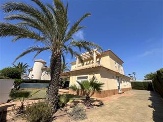 Chalet en Polgono e62 18. Venta de villa en la manga del mar menor