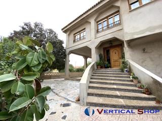 Chalet  Miguel hernandez. Chalet en venta en miguel hernndez, 5 dormitorios.
