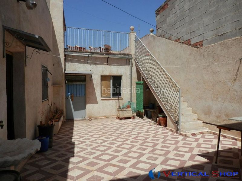 Foto 1685f726-5db0-4745-98e3-b37d506d3297. Casa amb aparcament a Caudete