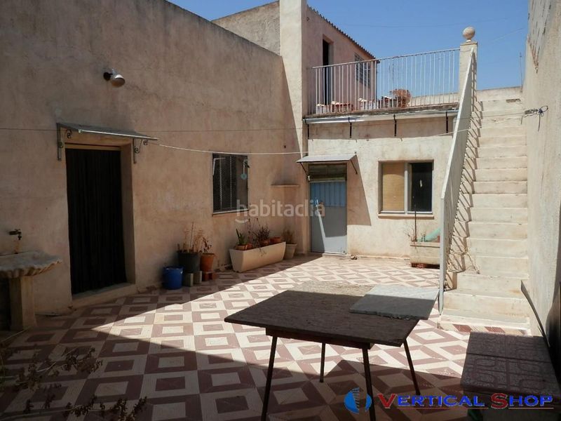 Foto 541a42ee-6515-4b38-8f28-1d7d77f1298f. Casa amb aparcament a Caudete