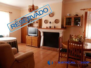 Casa in Caudete. Casa en venta en colón, 4 dormitorios.
