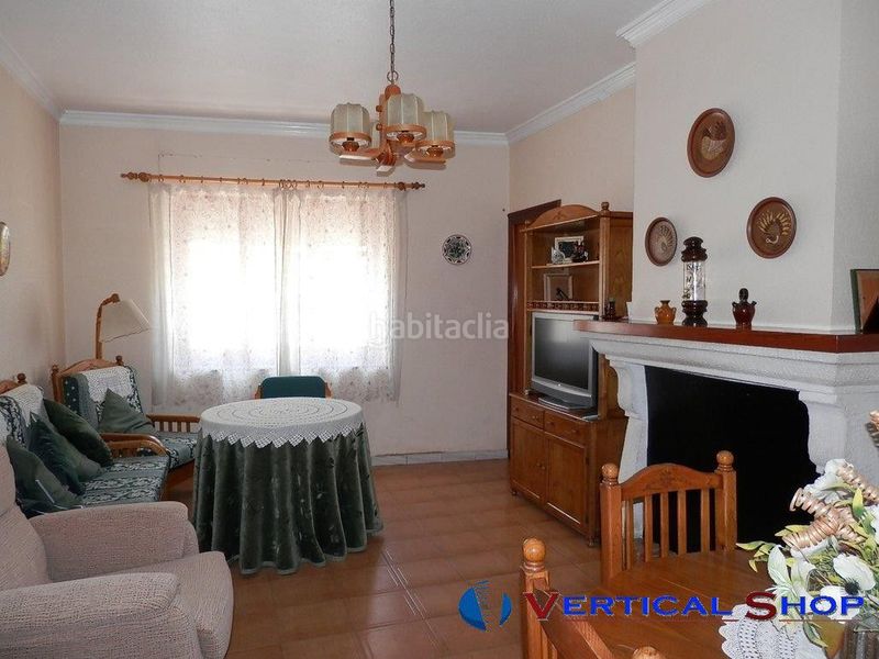 Foto c256f92f-2e7d-4c13-8a01-33524fc5f76e. Casa amb aparcament a Caudete