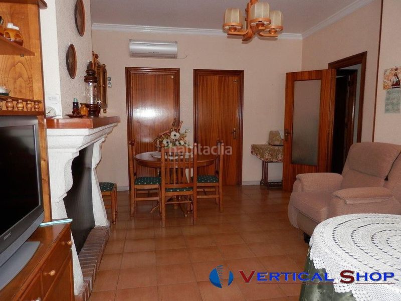 Foto dedba431-c666-45b5-adf1-49eb3111ead3. Casa amb aparcament a Caudete