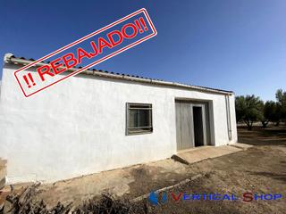 Chalet  Bogarra. Chalet en venta en caudete.
