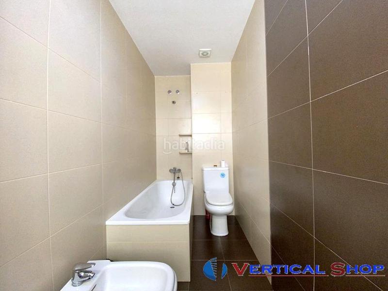 Foto 6564492c-f730-4f4c-b6eb-4939e332ff18. Piso  en venta en avenida juan carlos i, 3 dormitorios. en Caudete