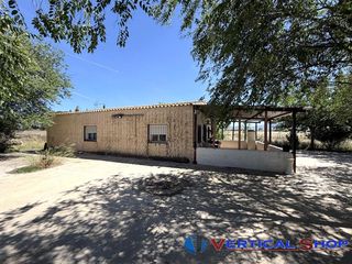 Chalet  Los prados. Chalet en venta en carretera de villena, 2 dormitorios.