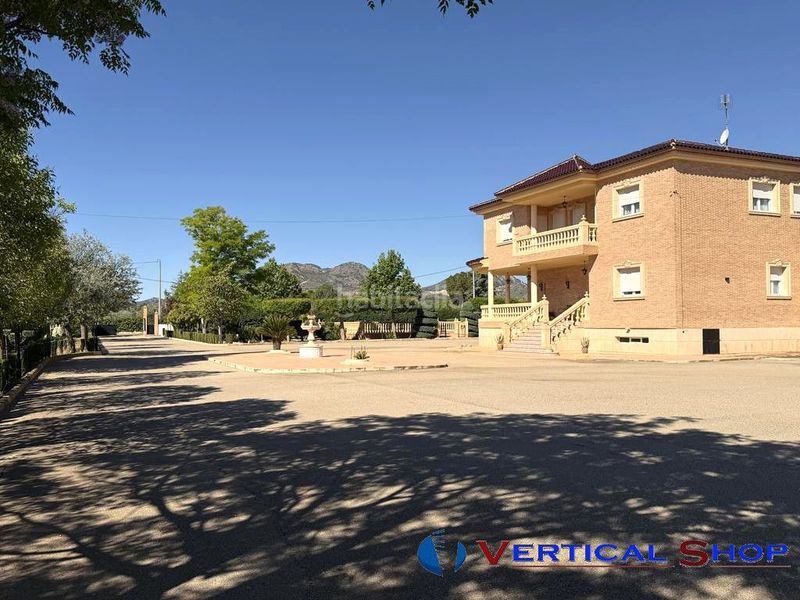 Foto 76666c0c-ea24-4829-b9f9-918697b24f5a. Xalet amb calefacció aparcament a Yecla