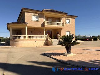 Xalet  Diseminados 1. Chalet en venta en yecla, 5 dormitorios.