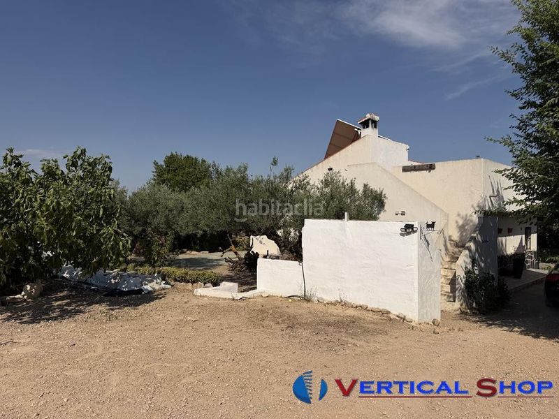 Foto 2f0d81c6-a924-48a6-abd5-0d82fb66643e. Chalet with parking in Caudete