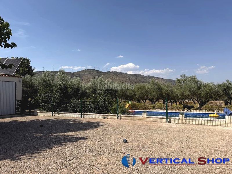 Foto c8d1d28a-78e4-4bd2-b4c5-8e3e3cd57319. Chalet with parking in Caudete
