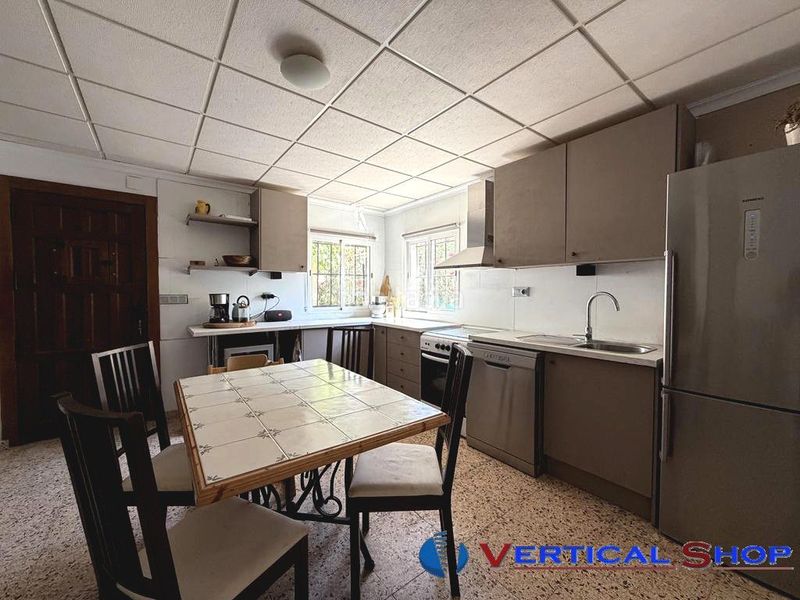 Foto dda7944a-26c7-48e1-ad69-72b3c6cd537b. Chalet with parking in Caudete