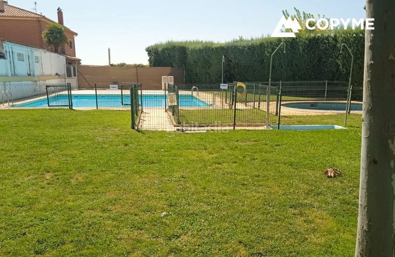 Foto 27253b24-4abd-4cde-9b75-55c3fed1a687. Casa aparellada amb aparcament piscina a Gerindote