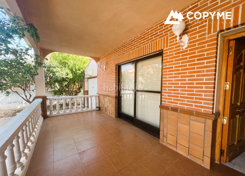 Foto fd6c8972-1444-4938-9edc-781f23d8e518. Casa aparellada amb aparcament piscina a Gerindote