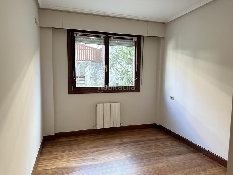 Foto 5e98ef7b-2633-4553-ac2f-9ada4a440448. Rent semi detached house with heating parking in santa maría de Getxo Getxo