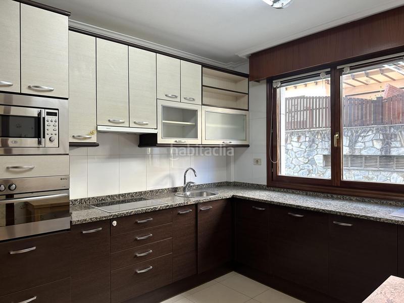 Foto ebdcddab-c0b4-4944-9325-ee2f6625d975. Rent semi detached house with heating parking in santa maría de Getxo Getxo