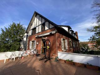 Dúplex  Txikia etorbidea. Duplex en el parque de artaza