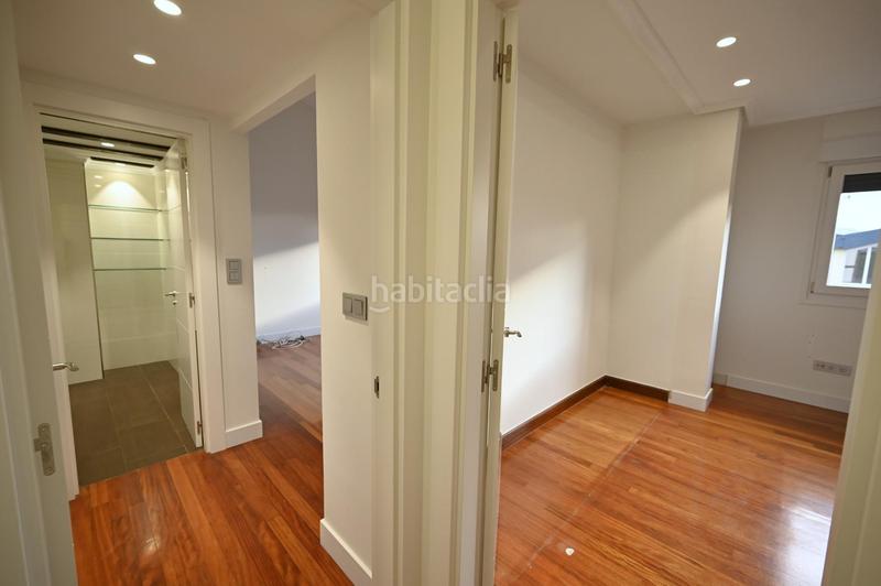 Foto 1374a520-69a6-41c0-81ba-f469ab47888d. Semi detached house with heating parking in Loiu