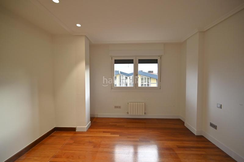 Foto 4f96f1ec-e492-41b4-8e5d-36e974c08830. Semi detached house with heating parking in Loiu