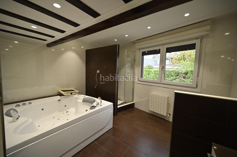 Foto 79ab2d5d-cd41-4133-b4bc-cbd5de1039aa. Semi detached house with heating parking in Loiu