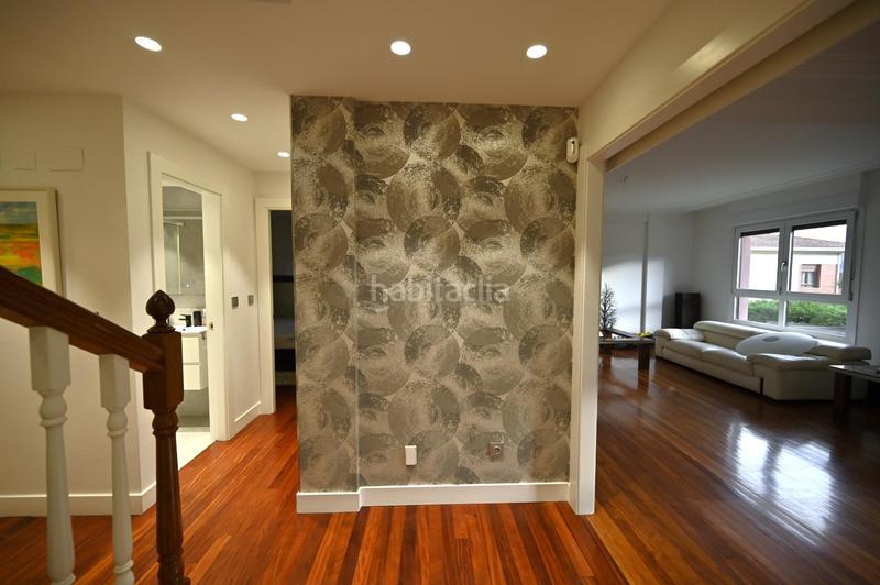 Foto 8247474f-0a81-4993-8810-0787b992d79d. Semi detached house with heating parking in Loiu