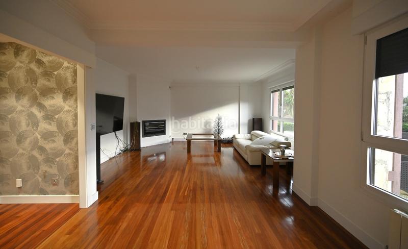 Foto 87552b7e-50ae-462a-8021-697d2322f366. Semi detached house with heating parking in Loiu