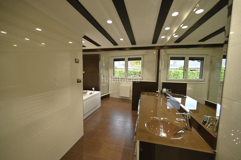 Foto 988e1f06-ff5d-482b-afee-270fa54801ae. Semi detached house with heating parking in Loiu