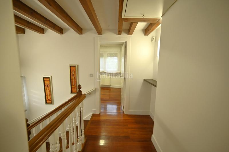 Foto 9c49e3a4-fa95-460c-bb25-79166b7c5083. Semi detached house with heating parking in Loiu