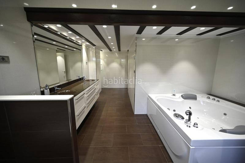 Foto ab80fdda-b9ae-4165-9021-9239d658be31. Semi detached house with heating parking in Loiu