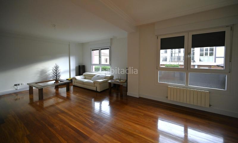 Foto b8e6b9a4-10ee-4679-8a59-4d8f8e444003. Semi detached house with heating parking in Loiu