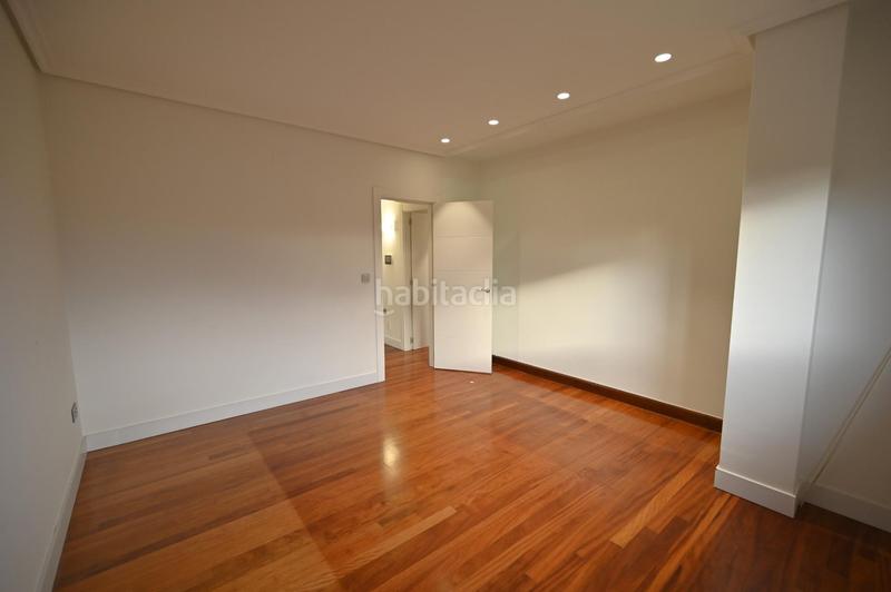 Foto e235b0fb-6415-4b74-a441-a61e8b7755f7. Semi detached house with heating parking in Loiu