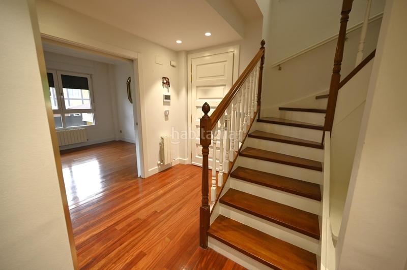 Foto e2cdf310-74f9-491b-b33f-581f811a9d38. Semi detached house with heating parking in Loiu