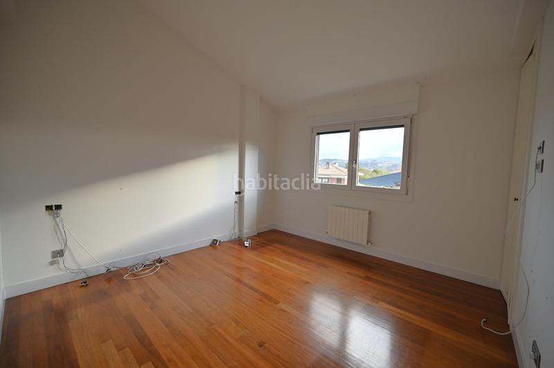 Foto f7c119c9-ecea-441c-9001-bad14dc0e4f2. Semi detached house with heating parking in Loiu