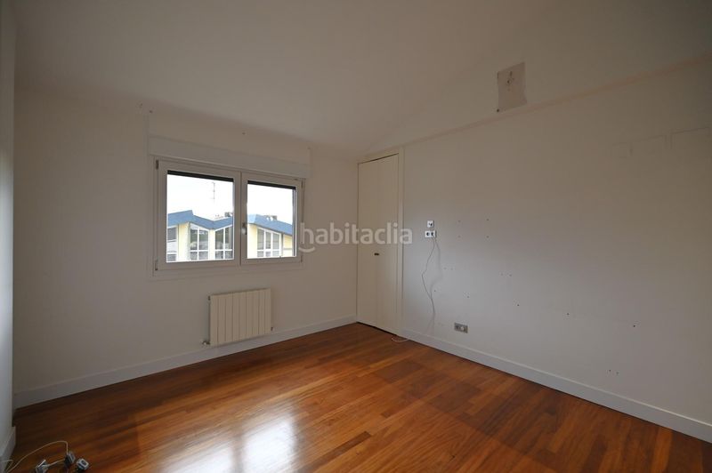 Foto b14942b1-ed10-47bd-95ce-e48f6d195bd8. Casa adossada amb calefacció aparcament a Loiu