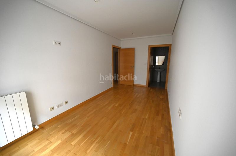 Foto fce8b649-3d60-4b37-b85f-9da3d00809fc. Pis amb calefacció aparcament a Erandio