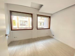 Alquiler Oficina  Calle mayor. Amplia y luminosa vivienda en pleno centro de las arenas