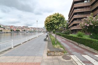 Aparcament cotxe  Calle tomás olabarri. Garajes en el muelle de las arenas