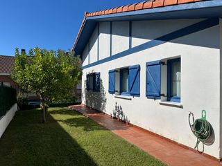 Xalet a Gorliz. Chalet independiente con jardin privado en zona residencial