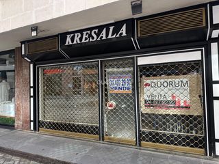 Locale commerciale in Calle Calle Particular de Club