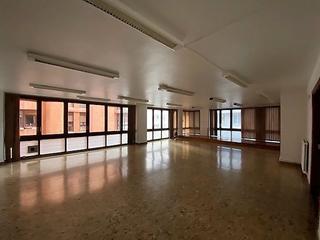 Lloguer Oficina a Centro-Puerto Viejo. Amplias oficinas en el centro de las arenas