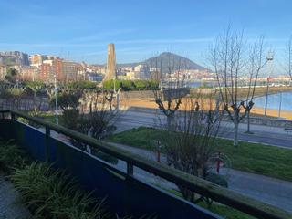 Pis a Las Arenas. Exclusiva vivienda con vistas en el muelle de las arenas