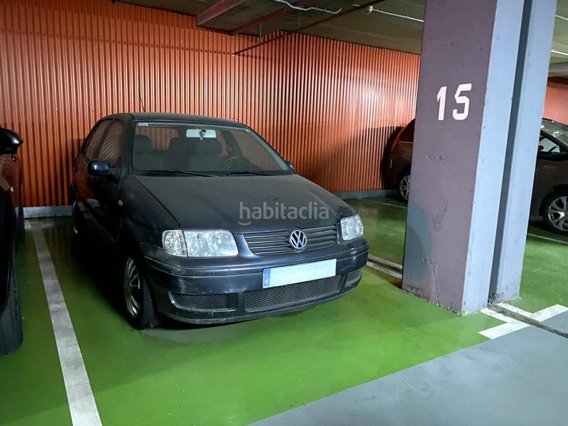 Foto b127b70d-431c-48b6-abbd-f1e5788c5741. Parking voiture dans Artatza-Pinueta-Pinosolo Leioa