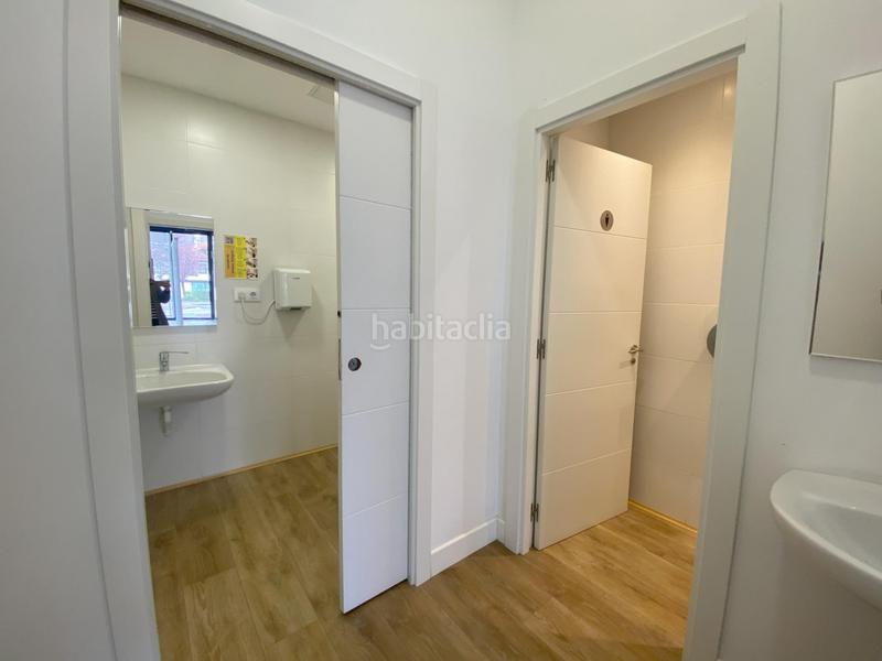 Foto c8f3068b-5e73-4382-906a-3b6e4e03b8f0. Lloguer local comercial a Sondika