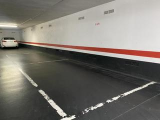 Aparcament cotxe  Avenida avenida de sabino arana. Garaje en bulevard de udondo
