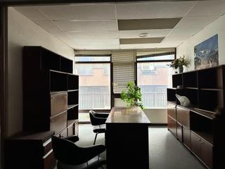 Rent Office space in Las Arenas. Oficina con despachos en edifcio el abra 2