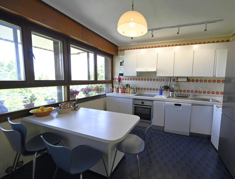 Foto 36b61fcb-a976-47fd-8d7a-19e6108e6df7. Semi detached house with heating parking in Artatza-Pinueta-Pinosolo Leioa