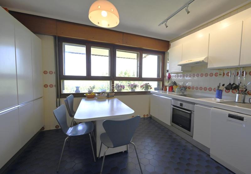 Foto 52ff3220-acd8-478e-8d81-b99e01b72e3c. Semi detached house with heating parking in Artatza-Pinueta-Pinosolo Leioa